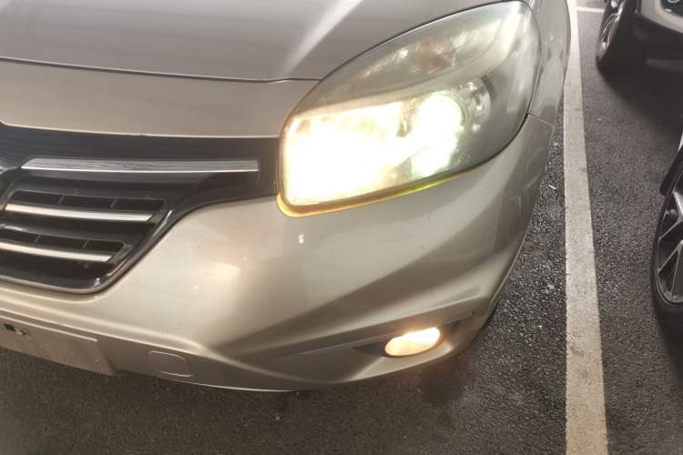 Used Renault Koleos 2014 Revised Version 2.0L Two-Wheel Drive Fashion Edition Left Front Headlight