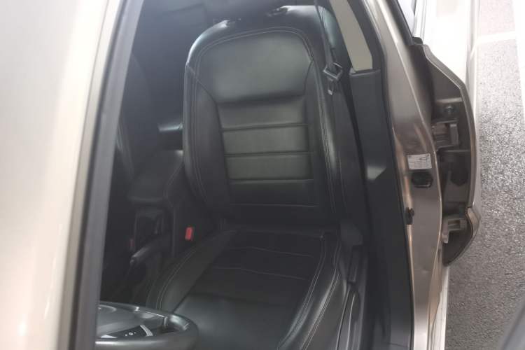 Used Renault Koleos 2014 Revised Version 2.0L Two-Wheel Drive Fashion Edition Left Front Seat