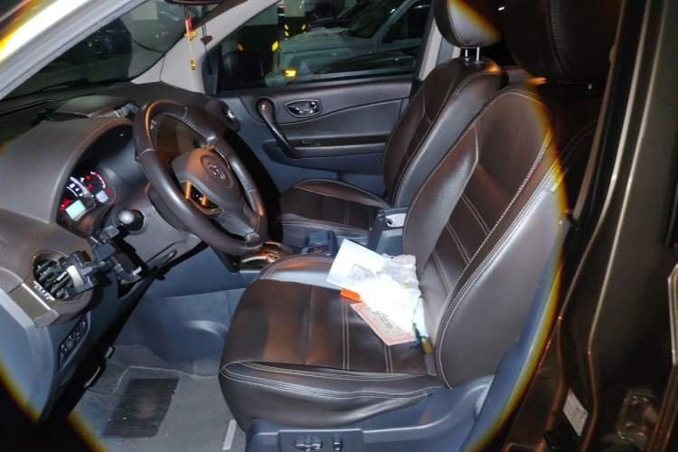 Used Renault Koleos 2014 Revised Version 2.0L Two-Wheel Drive Fashion Edition Left Front Seat