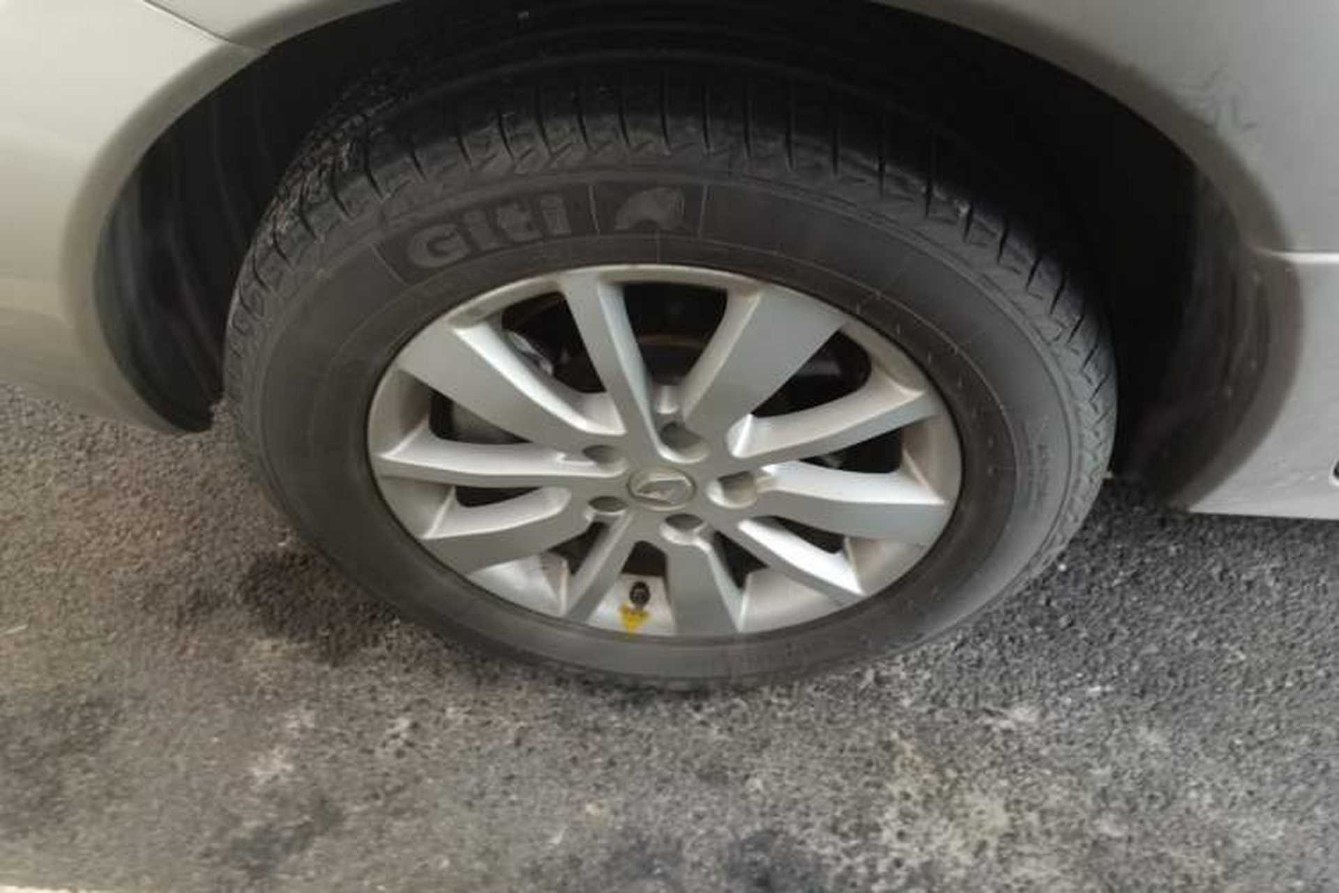Used Renault Koleos 2014 Revised Version 2.0L Two-Wheel Drive Fashion Edition Left Front Wheel Hub