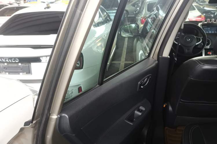 Used Renault Koleos 2014 Revised Version 2.0L Two-Wheel Drive Fashion Edition Left Rear Door Interior