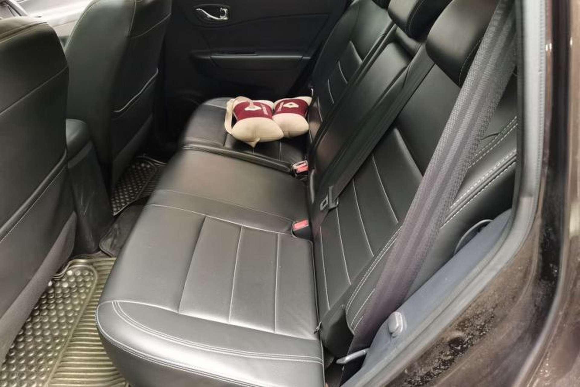 Used Renault Koleos 2014 Revised Version 2.0L Two-Wheel Drive Fashion Edition Left Rear Seat