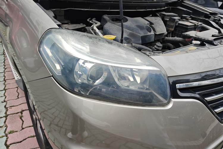 Used Renault Koleos 2014 Revised Version 2.5L Two-Wheel Drive Comfort Edition Right Front Headlight