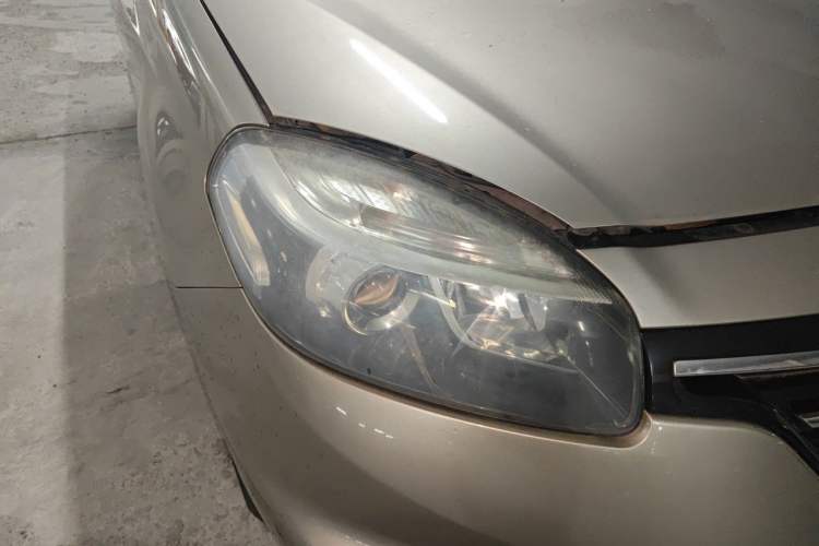 Used Renault Koleos 2014 Revised Version 2.0L Two-Wheel Drive Standard Edition Right Front Headlight