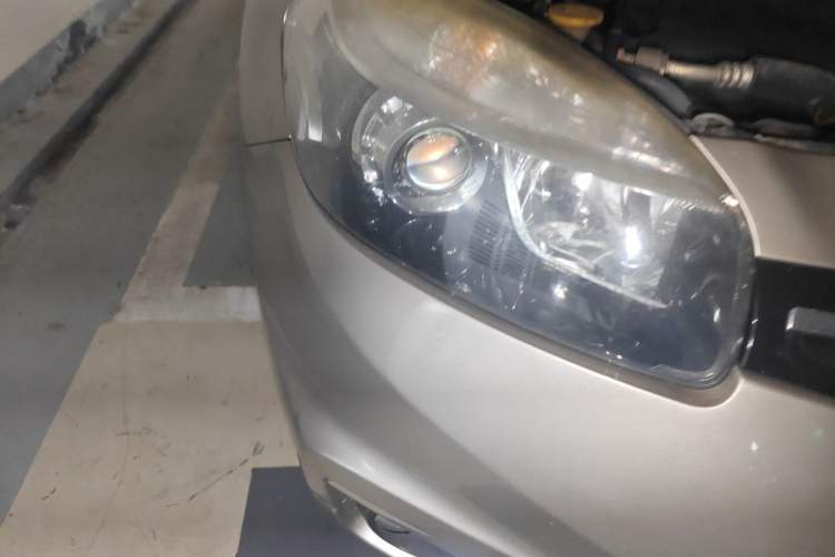Used Renault Koleos 2014 Revised Version 2.0L Two-Wheel Drive Fashion Edition Right Front Headlight