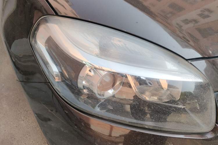 Used Renault Koleos 2014 2.0L Two-Wheel Drive Comfort Edition Right Front Headlight