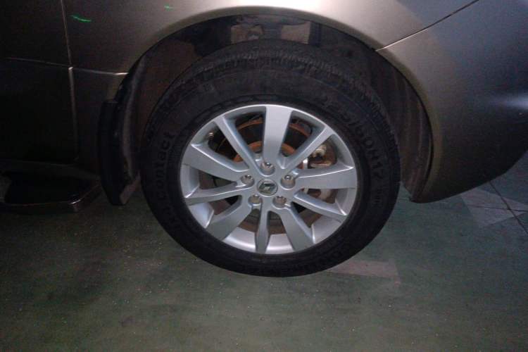 Used Renault Koleos 2014 2.5L 4x4 Comfort Edition Right Front Wheel Hub