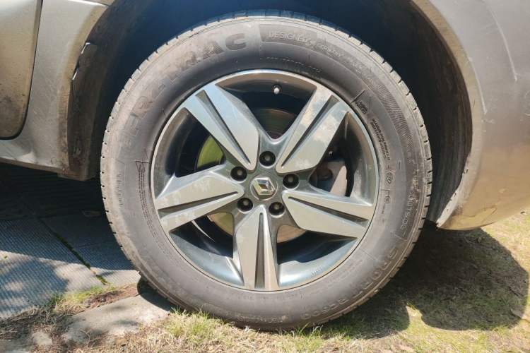 Used Renault Koleos 2014 2.0L Two-Wheel Drive Comfort Edition Right Front Wheel Hub