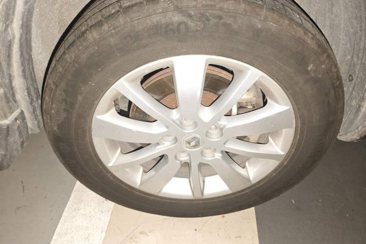 Used Renault Koleos 2014 Revised Version 2.0L Two-Wheel Drive Fashion Edition Right Front Wheel Hub