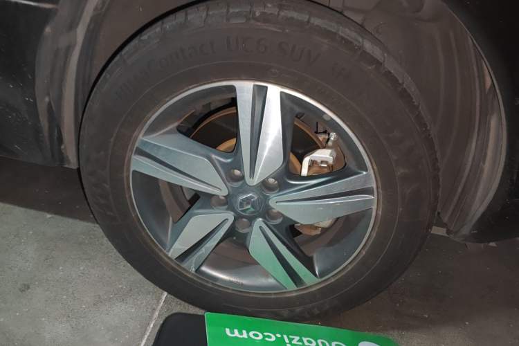 Used Renault Koleos 2014 2.5L 4x4 Comfort Edition Right Front Wheel Hub