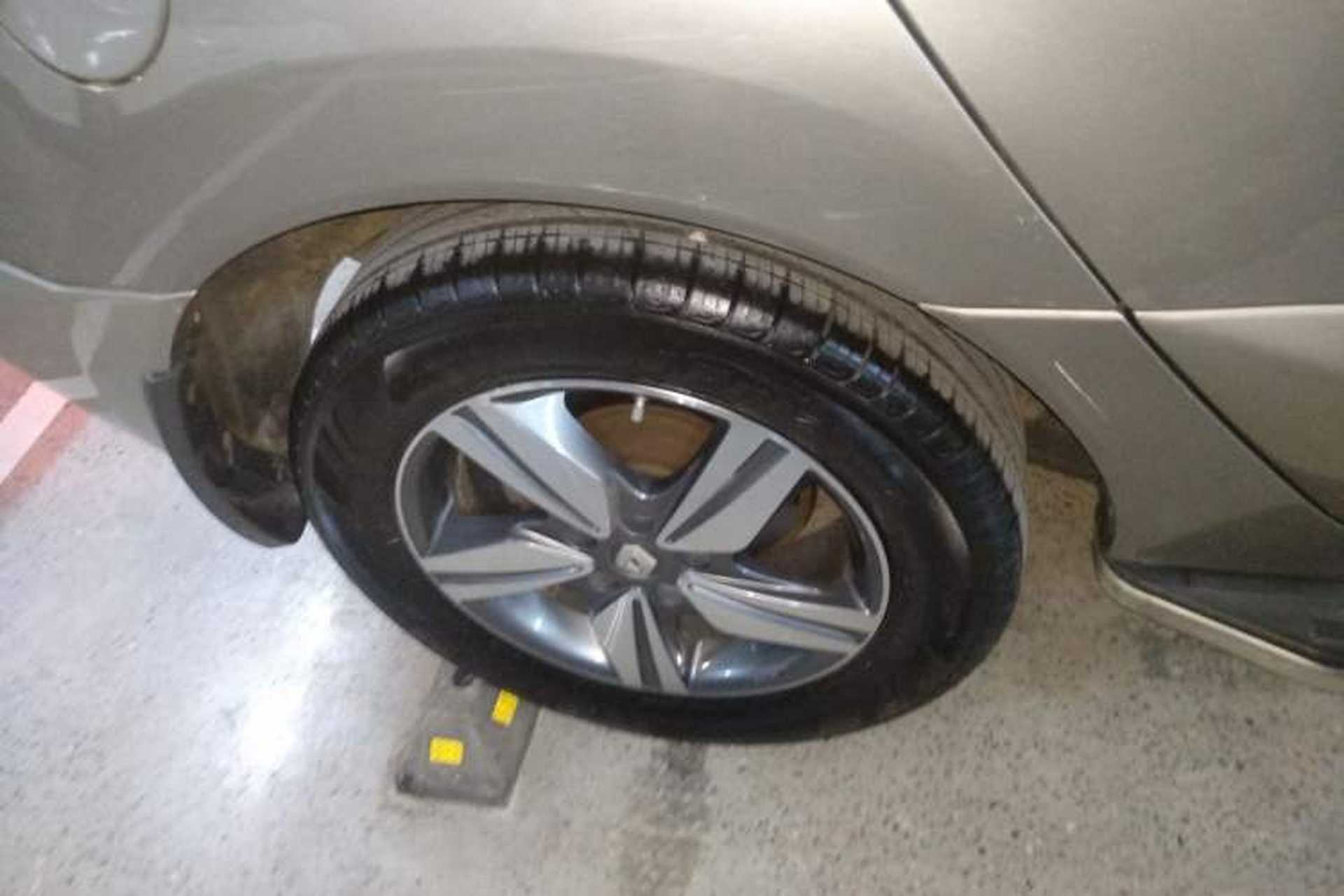 Used Renault Koleos 2014 2.0L Two-Wheel Drive Comfort Edition Right Rear Wheel Hub