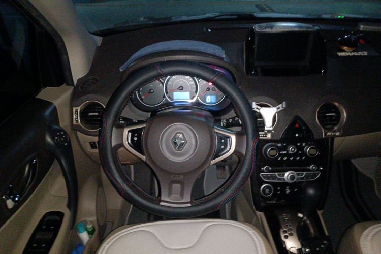 Used Renault Koleos 2014 2.5L 4x4 Comfort Edition Steering Wheel