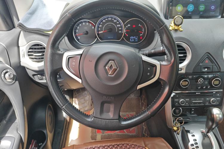 Used Renault Koleos 2014 Revised Version 2.0L Two-Wheel Drive Fashion Edition Steering Wheel