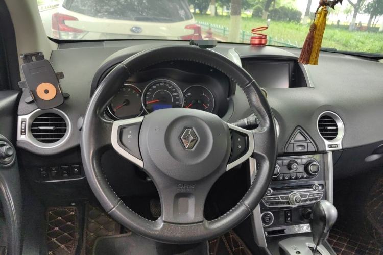 Used Renault Koleos 2014 Revised Version 2.0L Two-Wheel Drive Fashion Edition Steering Wheel