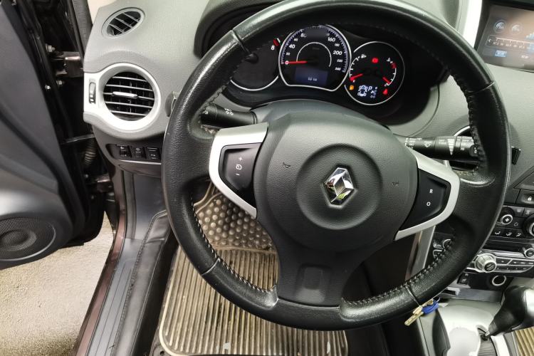 Used Renault Koleos 2014 Revised Version 2.0L Two-Wheel Drive Fashion Edition Steering Wheel