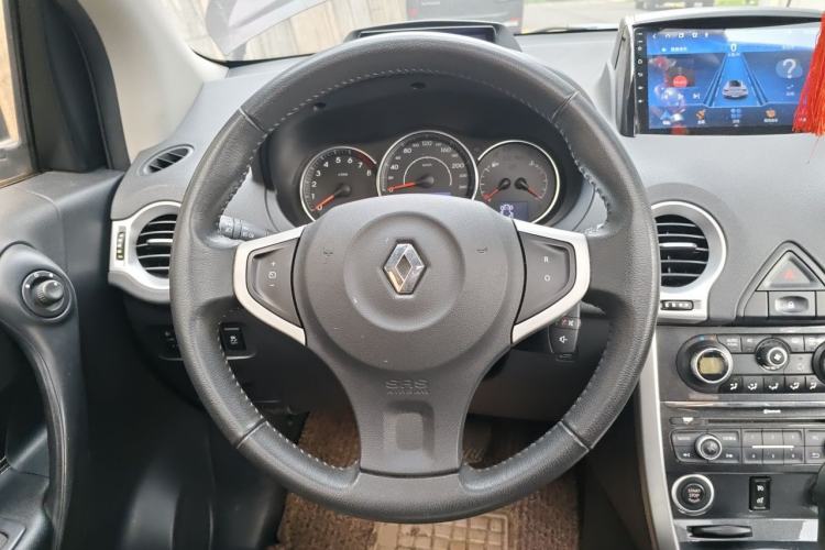 Used Renault Koleos 2014 Revised Version 2.0L Two-Wheel Drive Fashion Edition Steering Wheel