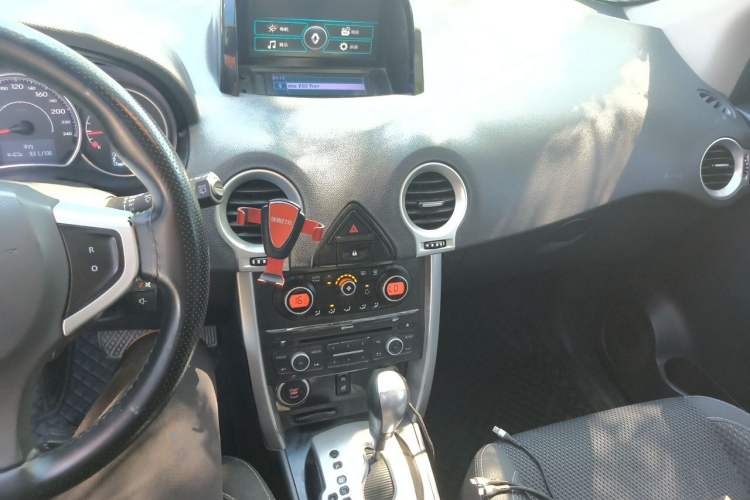 Used Renault Koleos 2014 2.0L Two-Wheel Drive Fashion Edition Audio And AC Panel