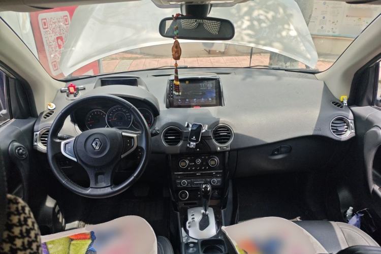 Used Renault Koleos 2014 2.5L Two-Wheel Drive Comfort Edition Center Console