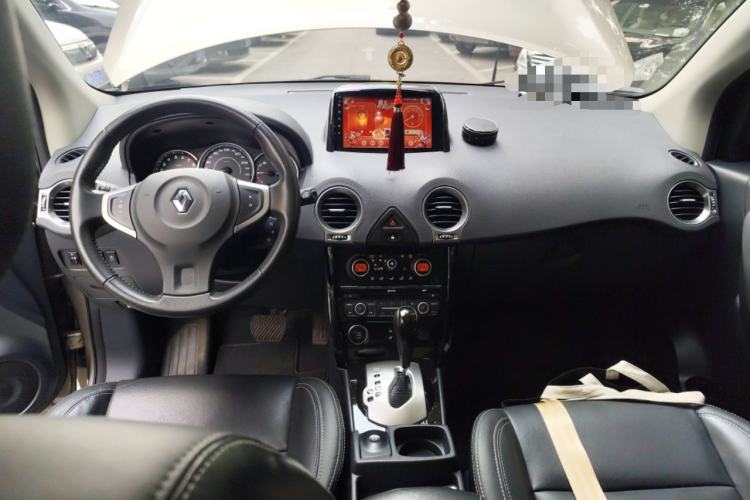Used Renault Koleos 2014 2.5L Two-Wheel Drive Comfort Edition Center Console