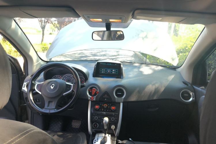 Used Renault Koleos 2014 2.0L Two-Wheel Drive Fashion Edition Center Console