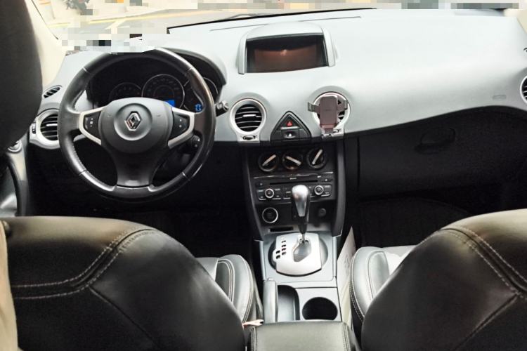 Used Renault Koleos 2014 Revised Version 2.0L Two-Wheel Drive Standard Edition Center Console
