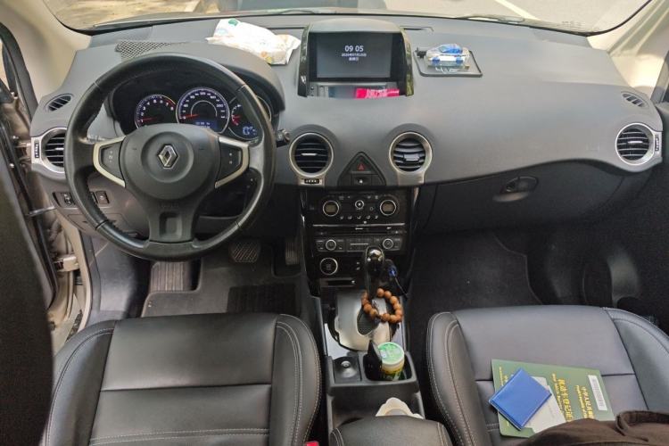 Used Renault Koleos 2014 Revised Version 2.5L Two-Wheel Drive Comfort Edition Center Console