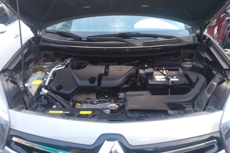 Used Renault Koleos 2014 2.5L Two-Wheel Drive Comfort Edition Engine Bay
