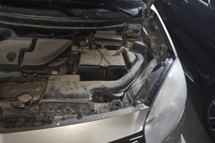Used Renault Koleos 2014 2.5L 4x4 Comfort Edition Engine Bay Left