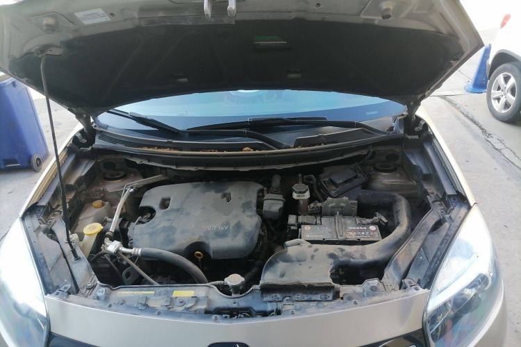 Used Renault Koleos 2014 Revised Version 2.0L Two-Wheel Drive Fashion Edition Engine Bay