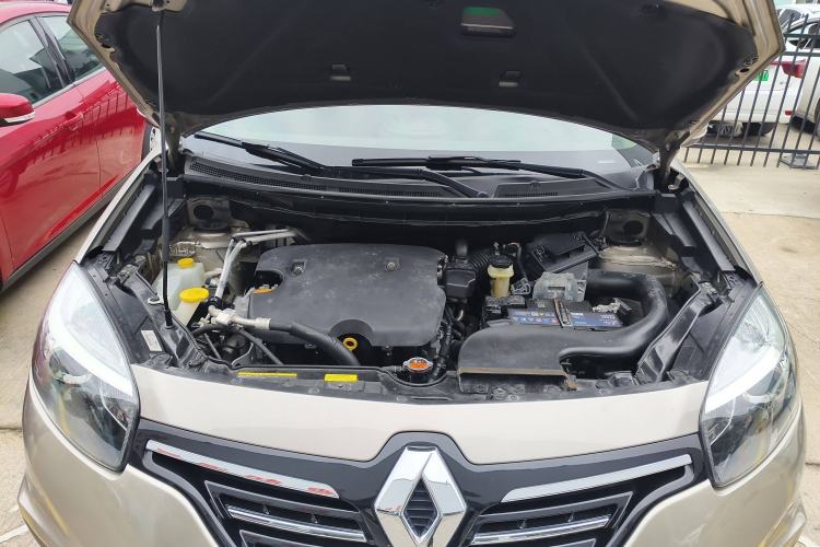 Used Renault Koleos 2014 Revised Version 2.0L Two-Wheel Drive Standard Edition Engine Bay