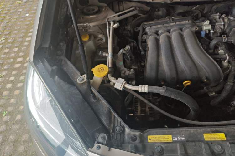 Used Renault Koleos 2014 Revised Version 2.0L Two-Wheel Drive Smart Enjoyment Edition Engine Bay Right