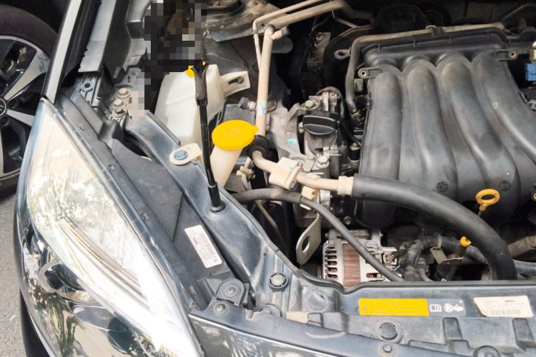 Used Renault Koleos 2014 Revised Version 2.0L Two-Wheel Drive Standard Edition Engine Bay Right