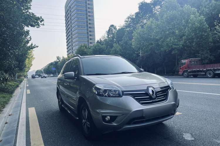 Used Renault Koleos 2014 2.5L Two-Wheel Drive Comfort Edition Front Right 45 Deg