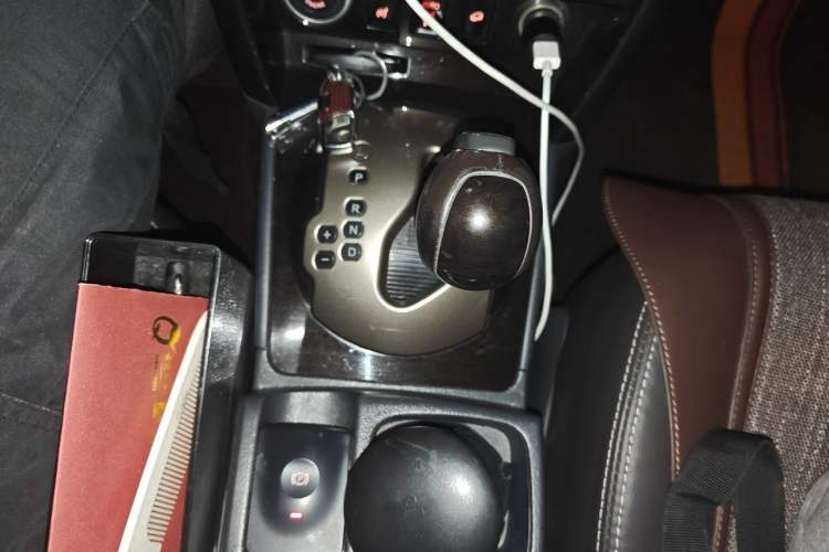 Used Renault Koleos 2014 2.5L 4x4 Comfort Edition Gear Lever
