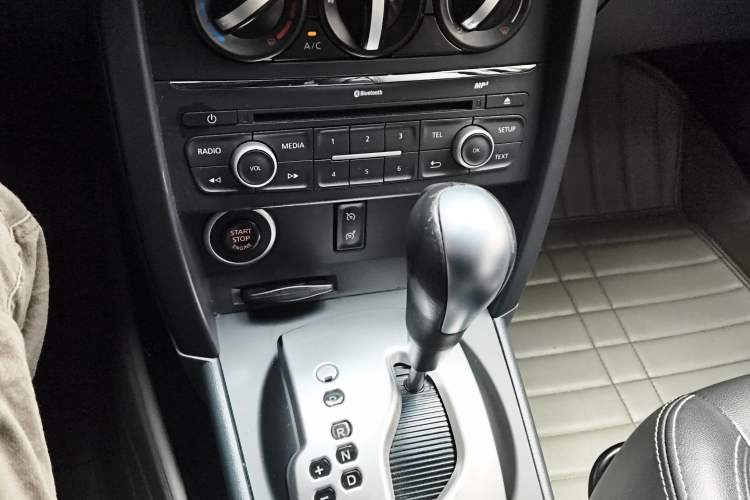 Used Renault Koleos 2014 Revised Version 2.0L Two-Wheel Drive Standard Edition Gear Lever
