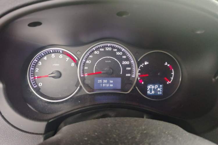 Used Renault Koleos 2014 Revised Version 2.0L Two-Wheel Drive Smart Enjoyment Edition Instrument Cluster