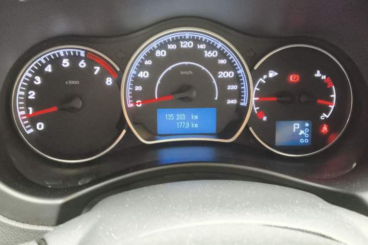Used Renault Koleos 2014 Revised Version 2.0L Two-Wheel Drive Standard Edition Instrument Cluster