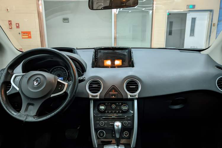 Used Renault Koleos 2014 2.0L Two-Wheel Drive Fashion Edition Interior 1