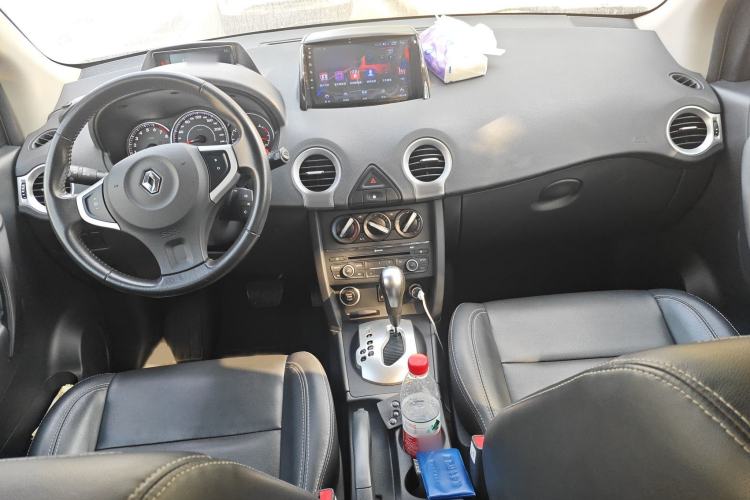 Used Renault Koleos 2014 Revised Version 2.0L Two-Wheel Drive Standard Edition Interior 2