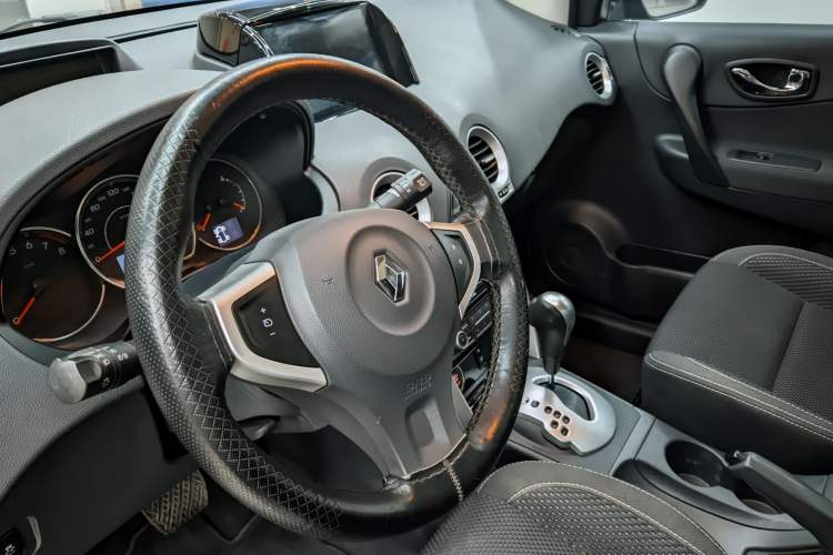 Used Renault Koleos 2014 2.0L Two-Wheel Drive Fashion Edition Interior 2