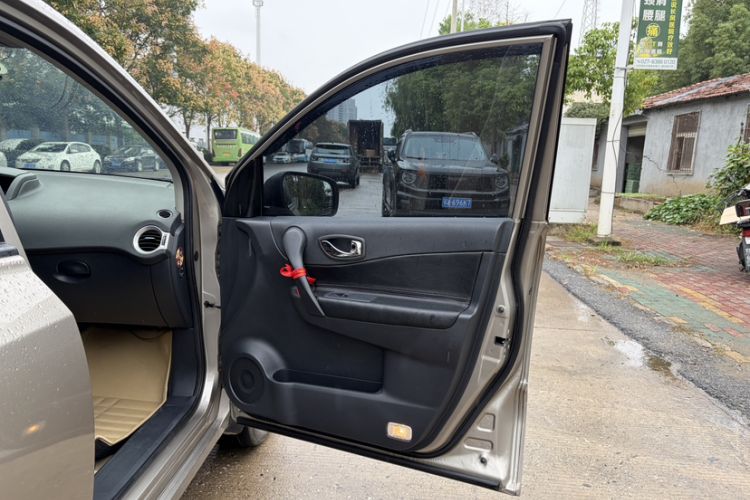 Used Renault Koleos 2014 Revised Version 2.0L Two-Wheel Drive Standard Edition Interior 3