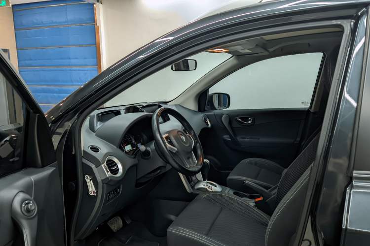 Used Renault Koleos 2014 2.0L Two-Wheel Drive Fashion Edition Interior 3