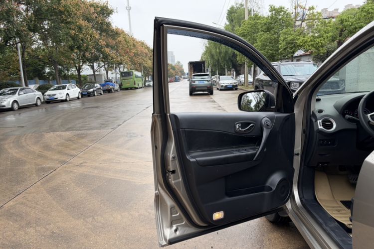 Used Renault Koleos 2014 Revised Version 2.0L Two-Wheel Drive Standard Edition Interior 4