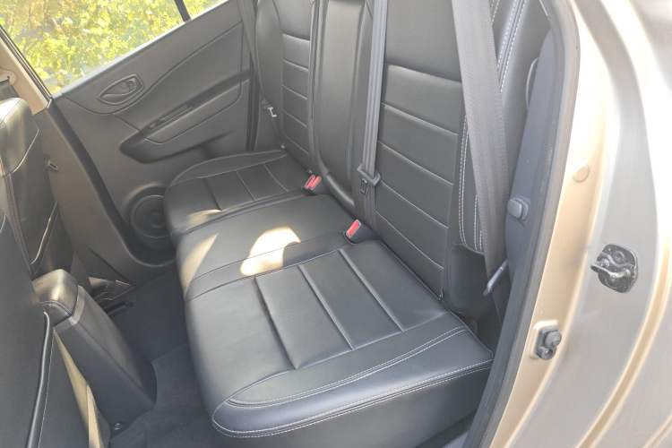 Used Renault Koleos 2014 Revised Version 2.0L Two-Wheel Drive Standard Edition Interior 4