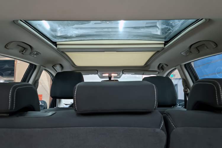 Used Renault Koleos 2014 2.0L Two-Wheel Drive Fashion Edition Interior 4