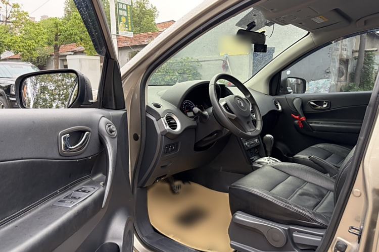 Used Renault Koleos 2014 Revised Version 2.0L Two-Wheel Drive Standard Edition Interior 7