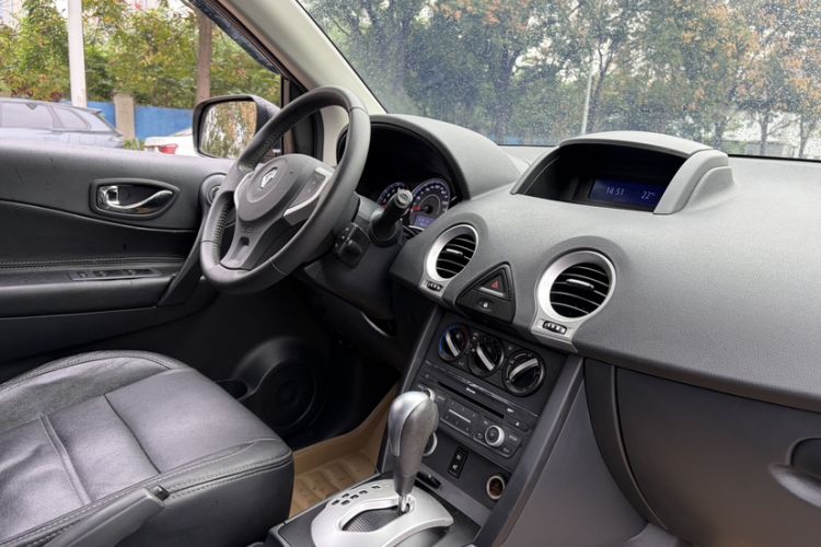 Used Renault Koleos 2014 Revised Version 2.0L Two-Wheel Drive Standard Edition Interior 8