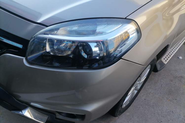 Used Renault Koleos 2014 Revised Version 2.0L Two-Wheel Drive Fashion Edition Left Front Headlight