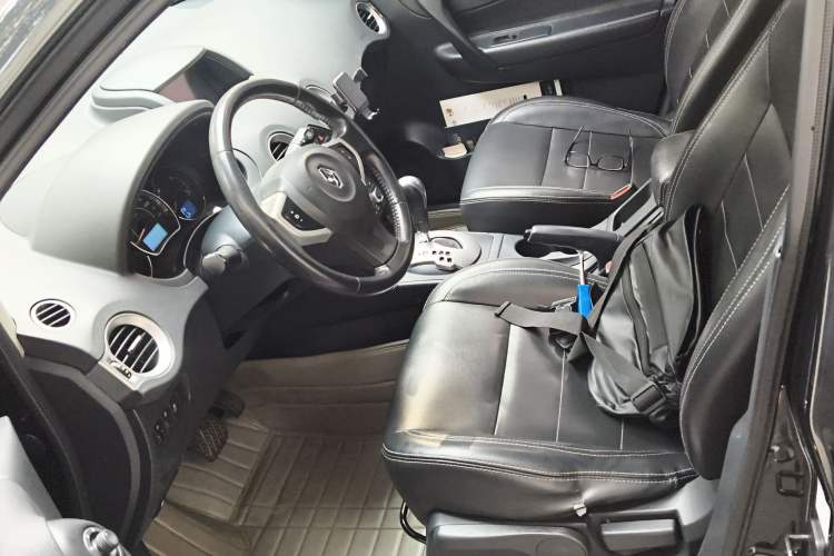 Used Renault Koleos 2014 Revised Version 2.0L Two-Wheel Drive Standard Edition Left Front Seat