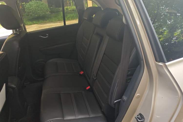 Used Renault Koleos 2014 Revised Version 2.5L Two-Wheel Drive Comfort Edition Left Rear Seat